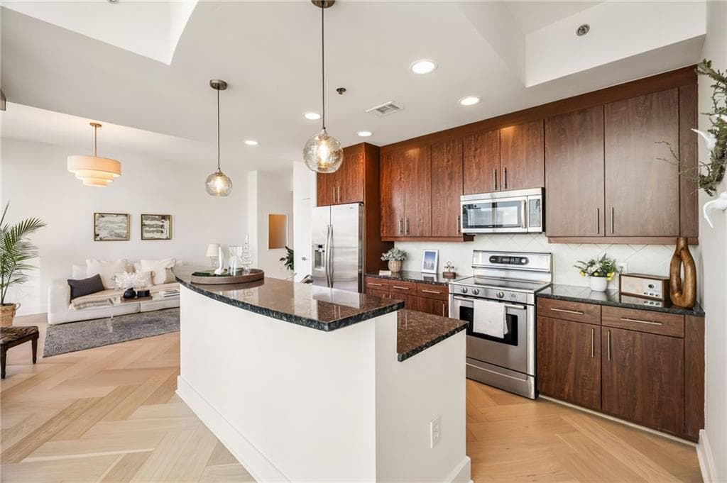 1 bedroom, 1 bathroom, 872 sq ft condominium for sale at 1080 Peachtree Street 2307, Atlanta, GA 30309 — photo 9