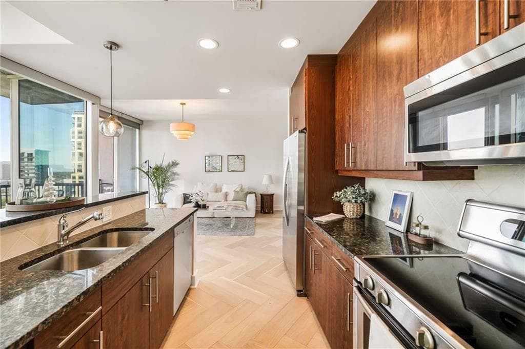 1 bedroom, 1 bathroom, 872 sq ft condominium for sale at 1080 Peachtree Street 2307, Atlanta, GA 30309 — photo 8