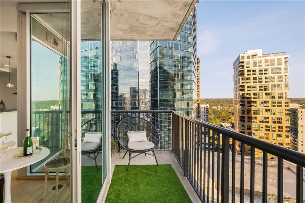 1 bedroom, 1 bathroom, 872 sq ft condominium for sale at 1080 Peachtree Street 2307, Atlanta, GA 30309 — photo 10