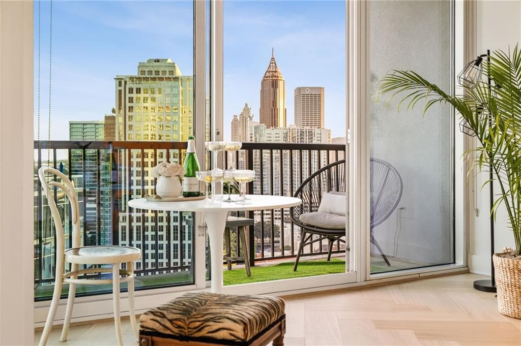 1 bedroom, 1 bathroom, 872 sq ft condominium for sale at 1080 Peachtree Street 2307, Atlanta, GA 30309