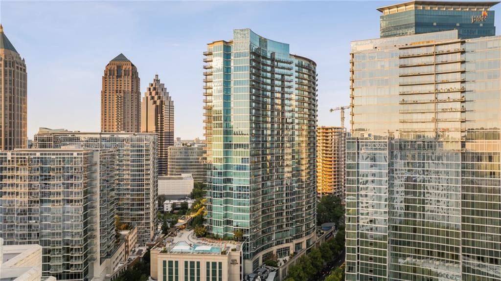 1 bedroom, 1 bathroom, 872 sq ft condominium for sale at 1080 Peachtree Street 2307, Atlanta, GA 30309 — photo 3