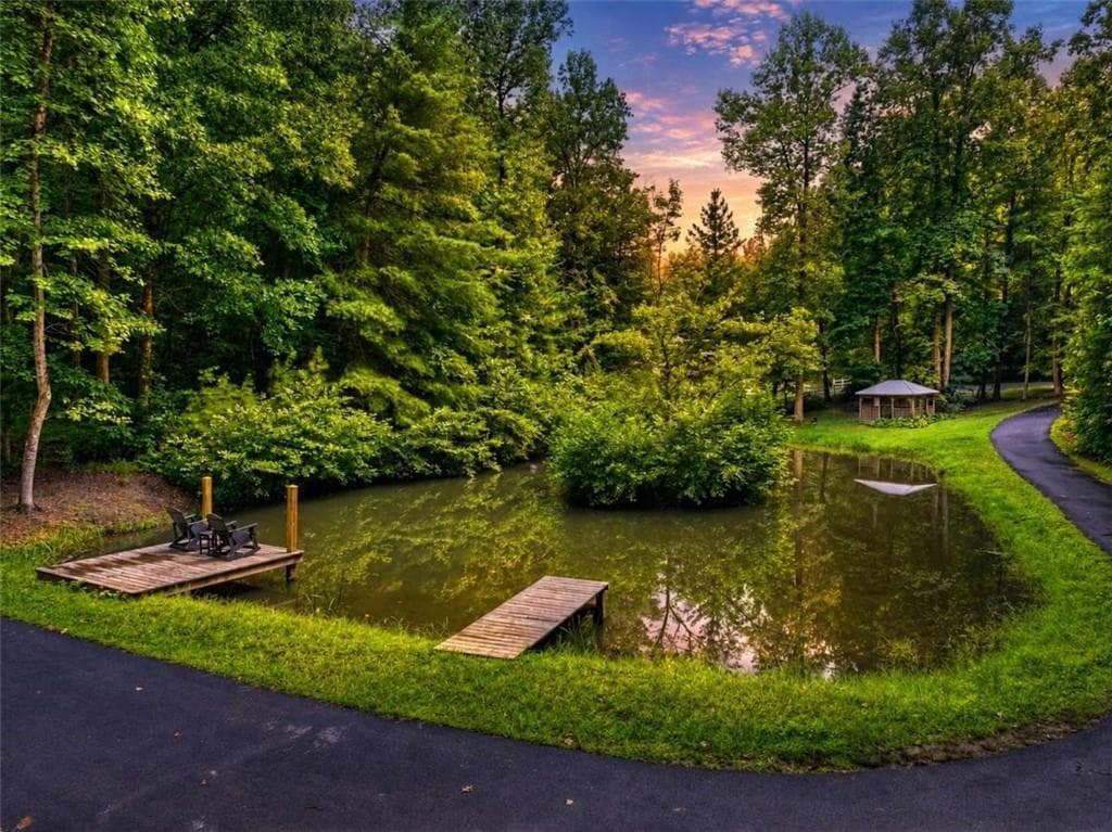 3 bedroom, 4 bathroom, 2,329 sq ft single family residence for sale at 1009 Hefner Lake Road, Ellijay, GA 30536 — photo 5