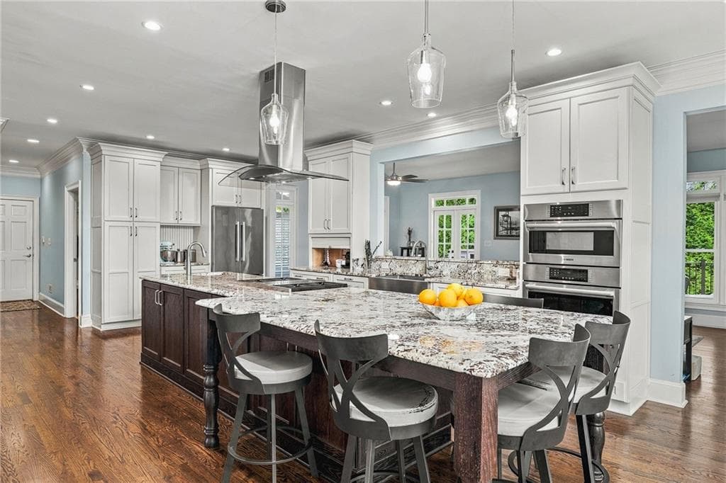6 bedroom, 5 bathroom, 5,822 sq ft single family residence for sale at 4011 Bramble Court, Marietta, GA 30062 — photo 3