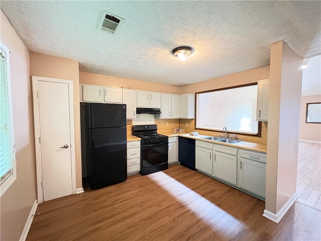2 bedroom, 2 bathroom, 3,483 sq ft triplex for rent at 5371 Century Trace, Norcross, GA 30093 for $1,550 a month — photo 6
