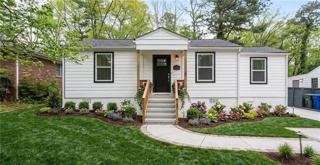3 bedroom, 2 bathroom, 1,104 sq ft single family residence for rent at 1860 Bonniview Street, Atlanta, GA 30310 for $2,200 a month — photo 1 of 14