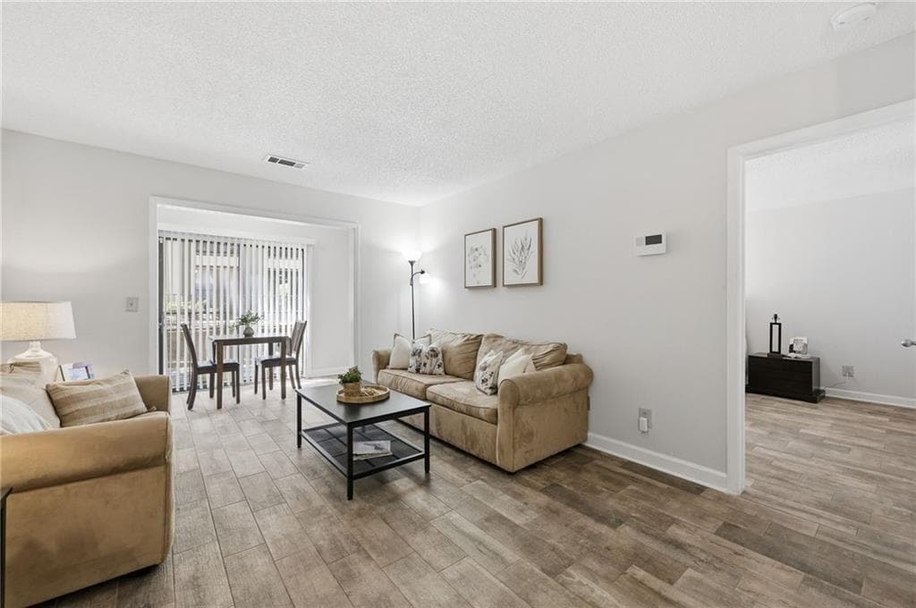 1 bedroom, 1 bathroom, 720 sq ft condominium for sale at 2657 Lenox Road 113, Atlanta, GA 30324 — photo 4