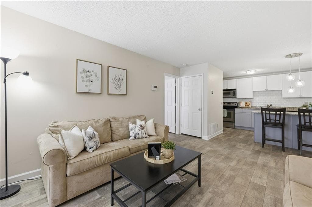 1 bedroom, 1 bathroom, 720 sq ft condominium for sale at 2657 Lenox Road 113, Atlanta, GA 30324 — photo 5