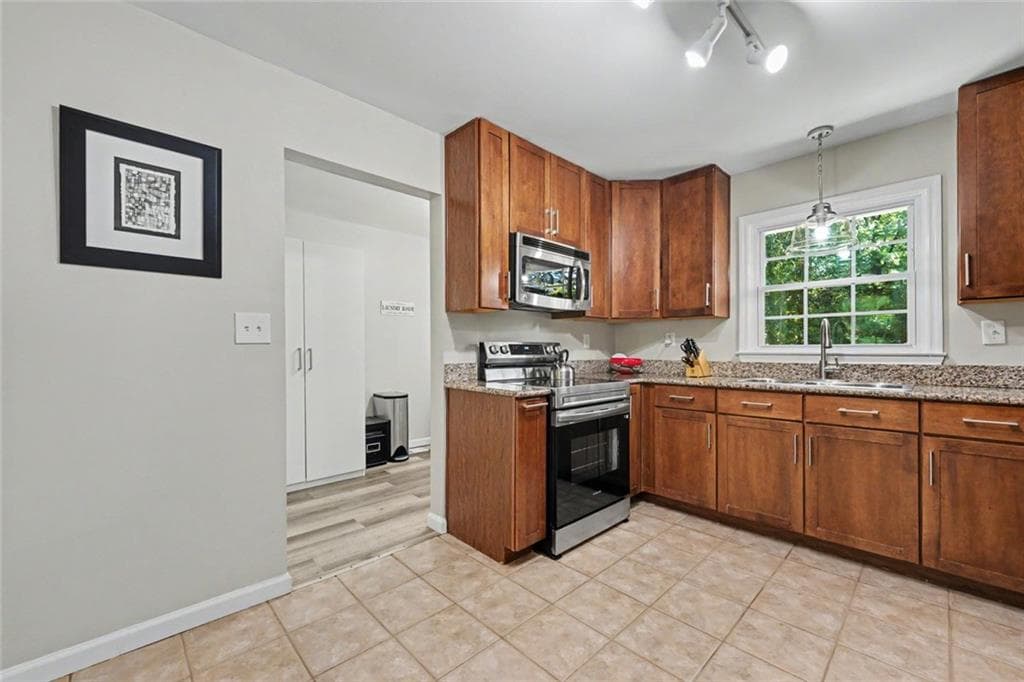 3 bedroom, 3 bathroom, 1,488 sq ft single family residence for sale at 3462 Alcan Way, Tucker, GA 30084 — photo 8