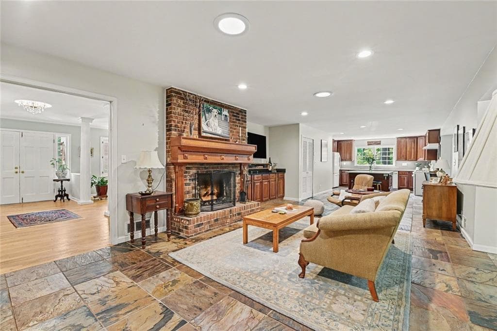 3 bedroom, 2 bathroom, 3,040 sq ft single family residence for sale at 2 Lakeshore Plaza, Avondale Estates, GA 30002 — photo 4