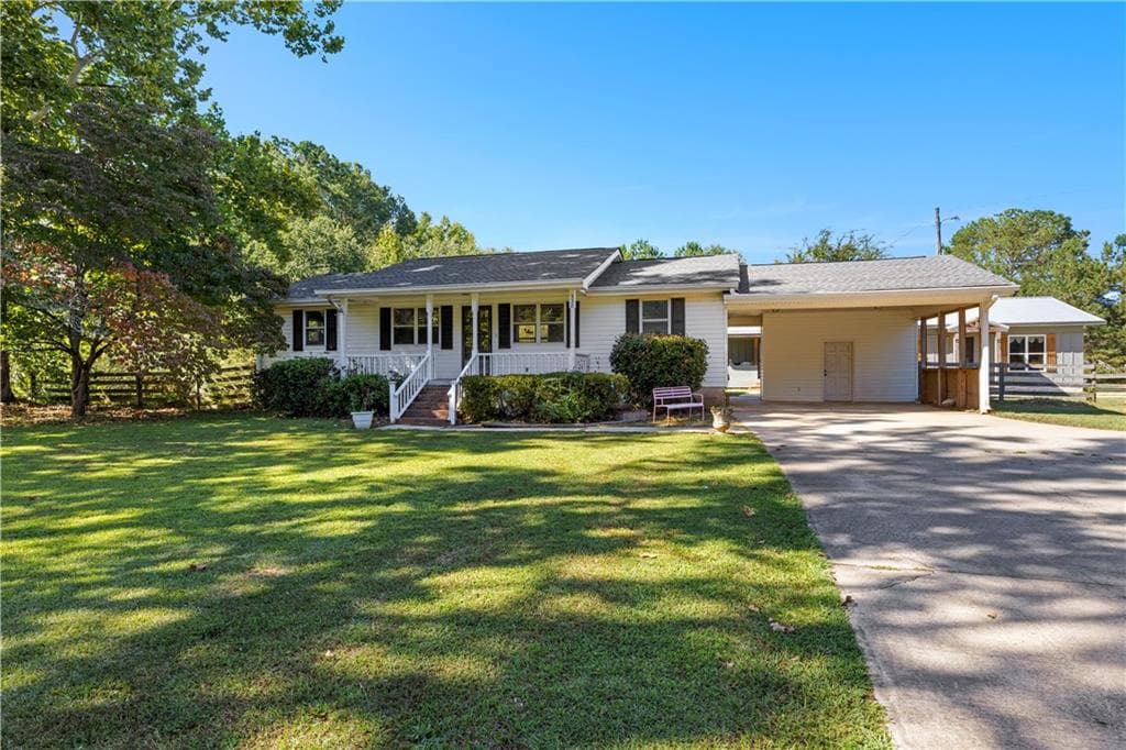 3 bedroom, 2 bathroom, 1,050 sq ft single family residence for sale at 352 Mcintosh Trail, Senoia, GA 30276 — photo 5