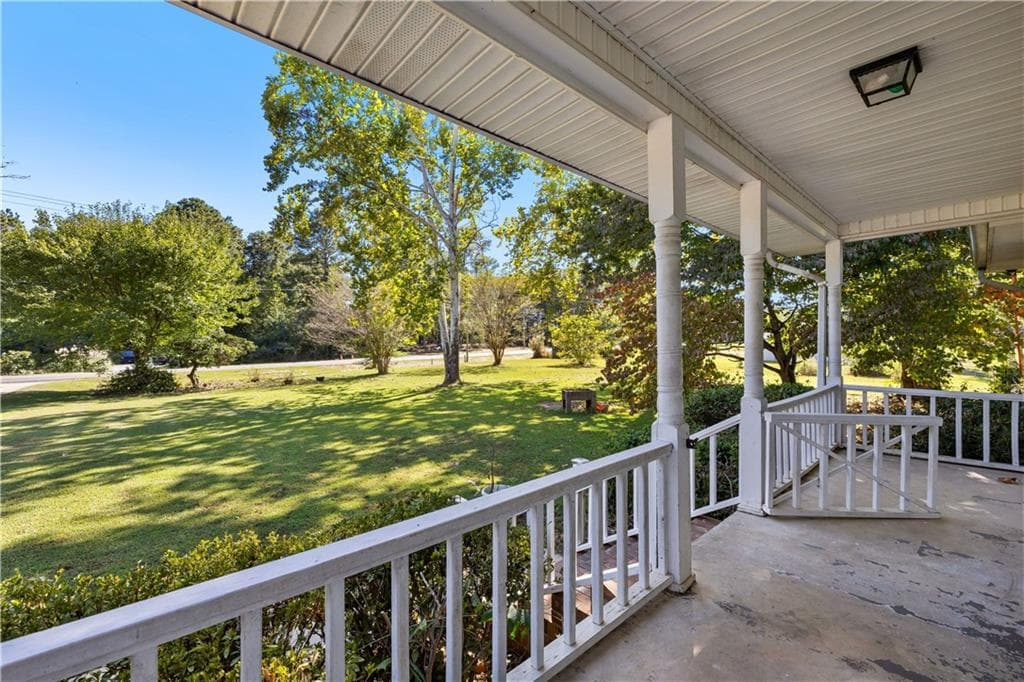 3 bedroom, 2 bathroom, 1,050 sq ft single family residence for sale at 352 Mcintosh Trail, Senoia, GA 30276 — photo 6