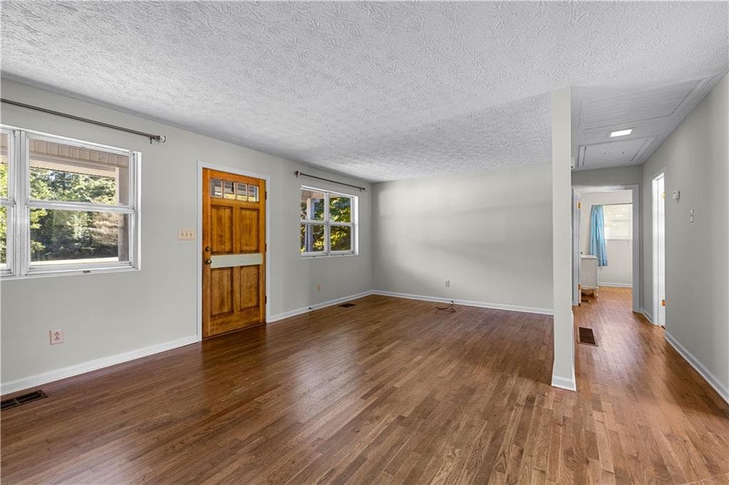 3 bedroom, 2 bathroom, 1,050 sq ft single family residence for sale at 352 Mcintosh Trail, Senoia, GA 30276 — photo 9