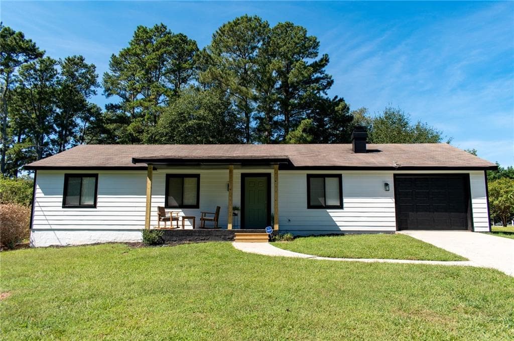 3 bedroom, 2 bathroom, 1,204 sq ft single family residence for sale at 1077 Sawgrass Court, Lilburn, GA 30047 — photo 2