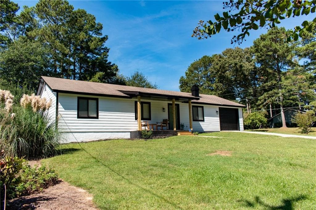 3 bedroom, 2 bathroom, 1,204 sq ft single family residence for sale at 1077 Sawgrass Court, Lilburn, GA 30047 — photo 3