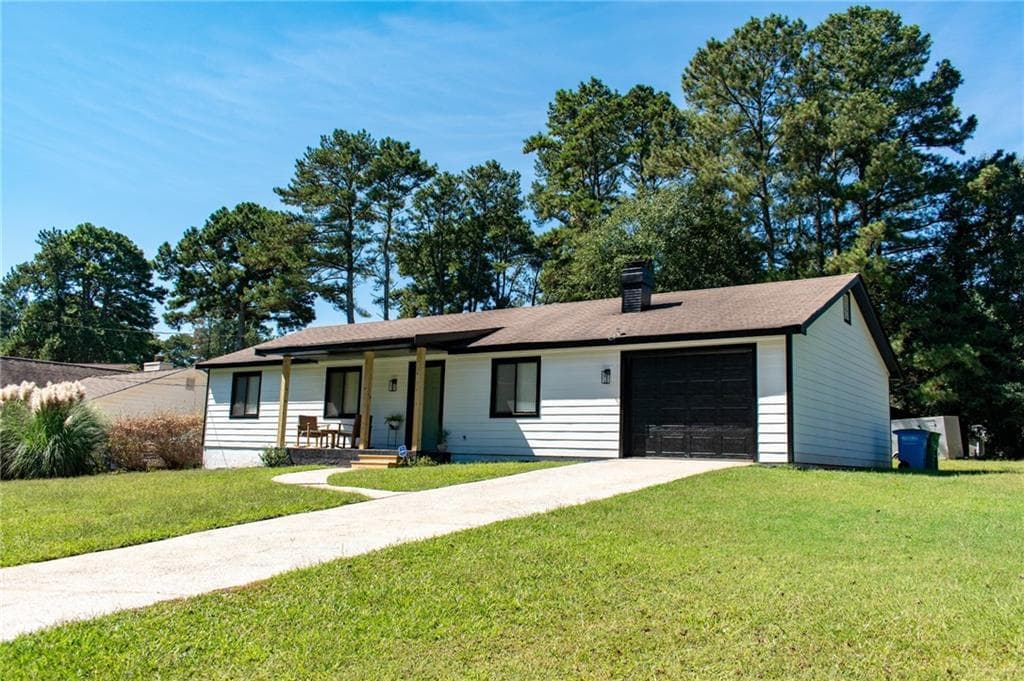 3 bedroom, 2 bathroom, 1,204 sq ft single family residence for sale at 1077 Sawgrass Court, Lilburn, GA 30047 — photo 4
