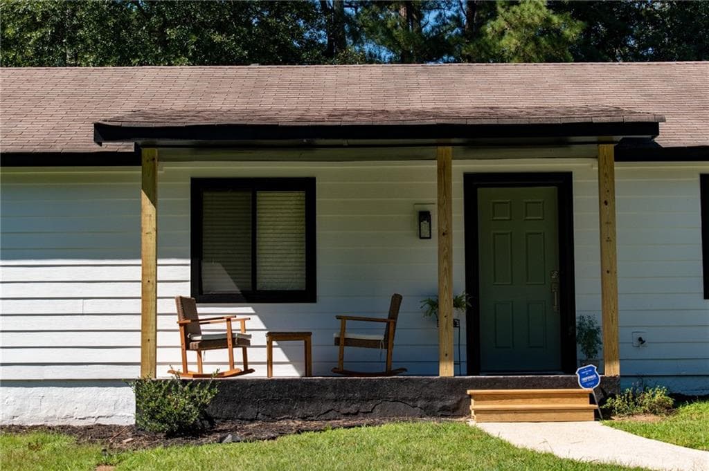 3 bedroom, 2 bathroom, 1,204 sq ft single family residence for sale at 1077 Sawgrass Court, Lilburn, GA 30047 — photo 5