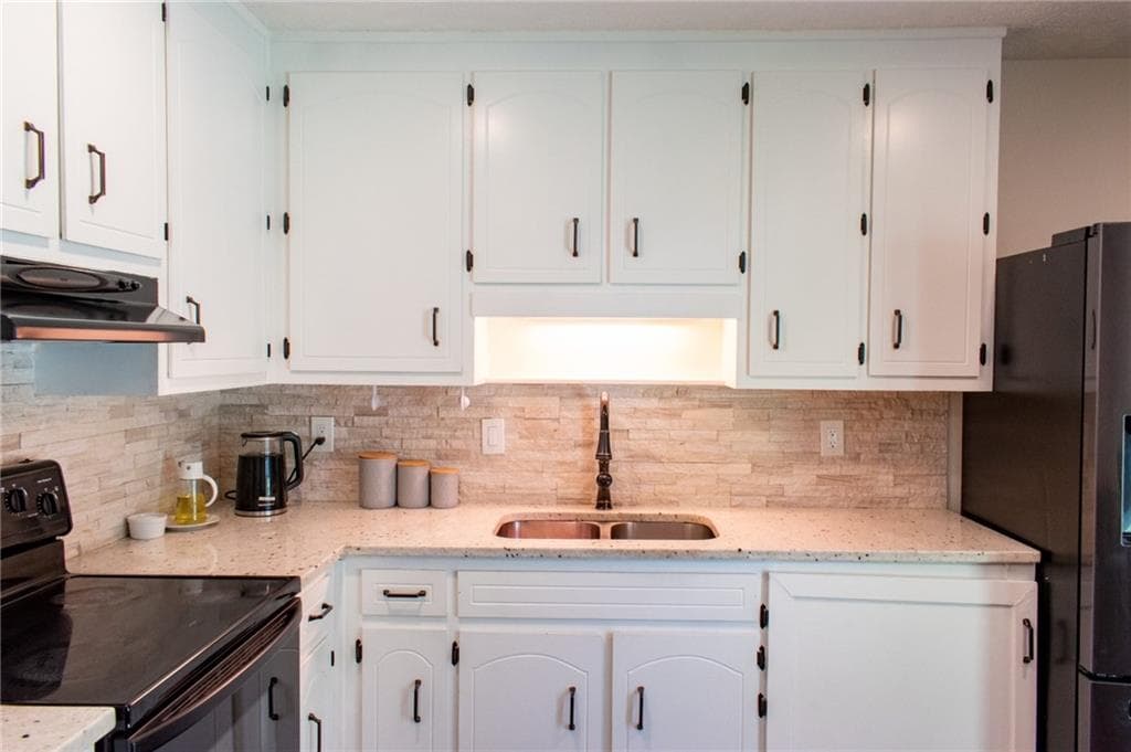 3 bedroom, 2 bathroom, 1,204 sq ft single family residence for sale at 1077 Sawgrass Court, Lilburn, GA 30047 — photo 7