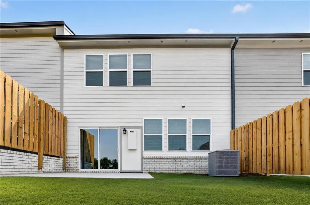 3 bedroom, 3 bathroom, 1,831 sq ft townhouse for sale at 3052 Humdala Place 230, Buford, GA 30519 — photo 2