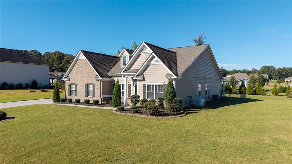 3 bedroom, 3 bathroom, 2,410 sq ft single family residence for sale at 304 Benstone Drive, Calhoun, GA 30701 — photo 3