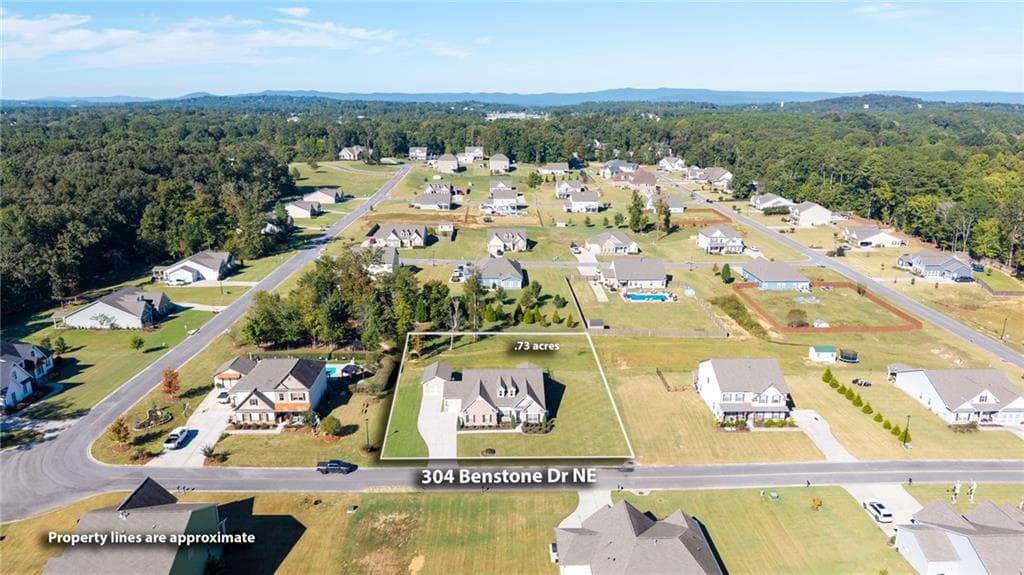 3 bedroom, 3 bathroom, 2,410 sq ft single family residence for sale at 304 Benstone Drive, Calhoun, GA 30701 — photo 4
