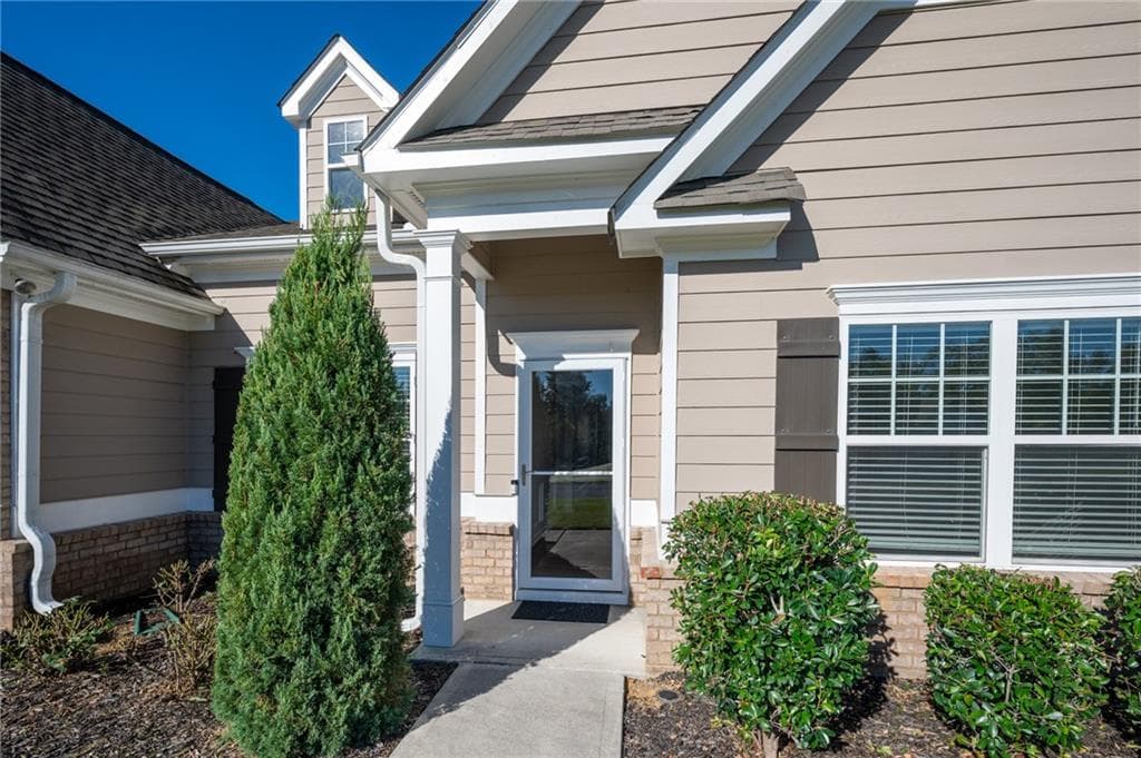 3 bedroom, 3 bathroom, 2,410 sq ft single family residence for sale at 304 Benstone Drive, Calhoun, GA 30701 — photo 5