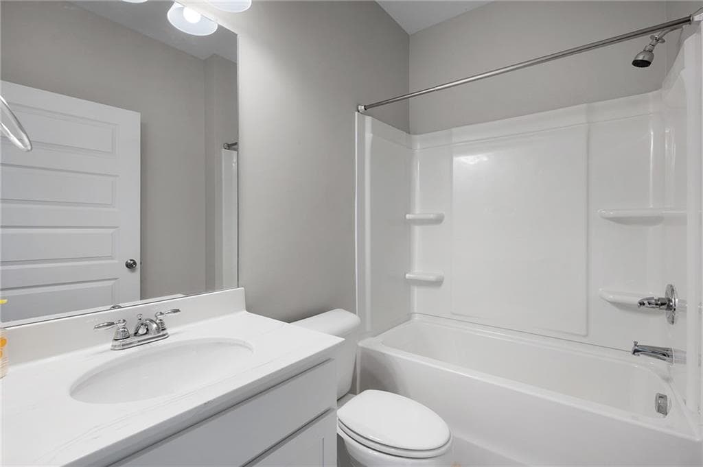 3 bedroom, 3 bathroom, 2,410 sq ft single family residence for sale at 304 Benstone Drive, Calhoun, GA 30701 — photo 9