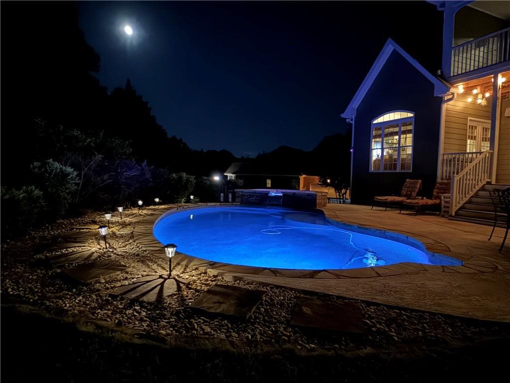6 bedroom, 7 bathroom, 5,966 sq ft single family residence for sale at 124 Waterford Court, Jefferson, GA 30549 — photo 3