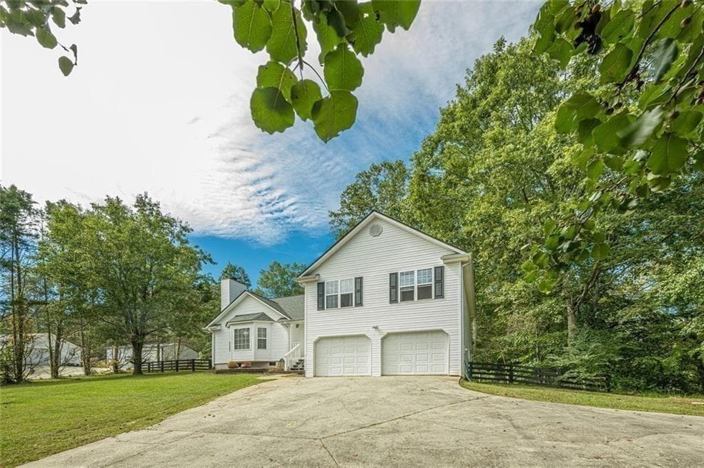 3 bedroom, 2 bathroom, 1,704 sq ft single family residence for sale at 391 Pinewood Place, Dahlonega, GA 30533 — photo 2
