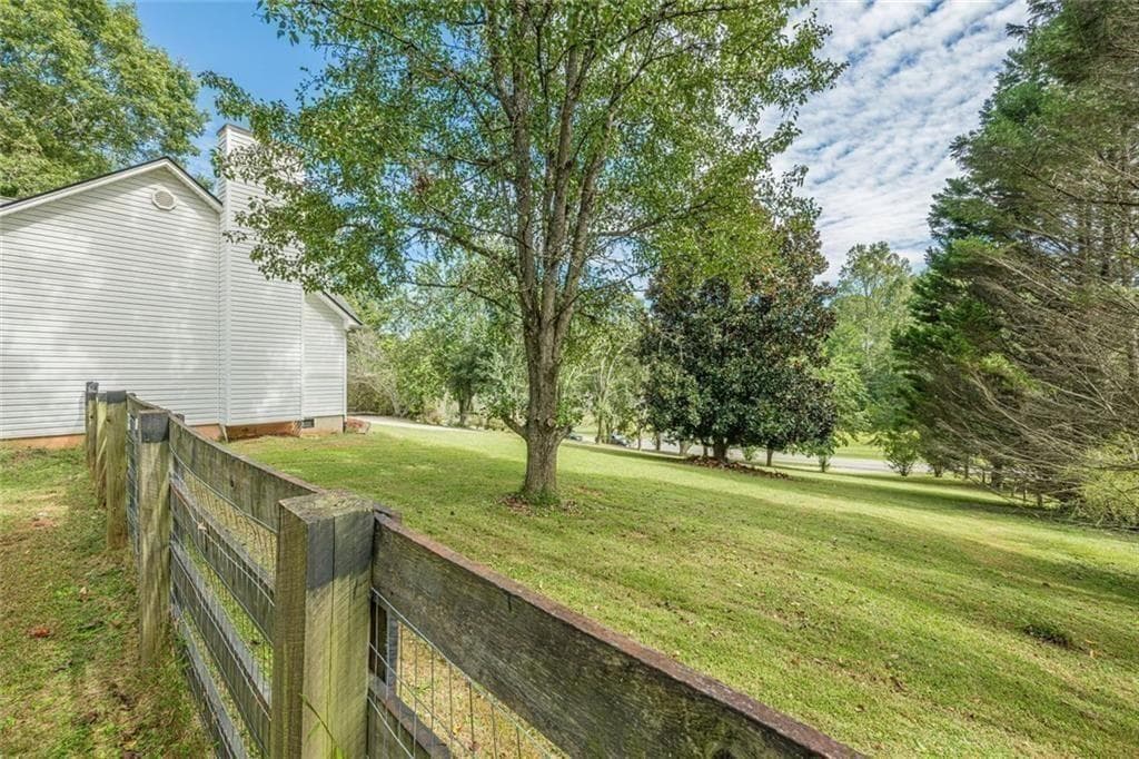 3 bedroom, 2 bathroom, 1,704 sq ft single family residence for sale at 391 Pinewood Place, Dahlonega, GA 30533 — photo 3