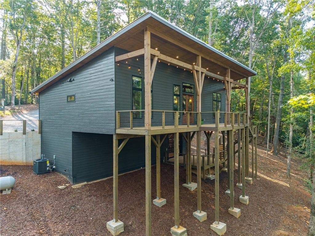 3 bedroom, 2 bathroom, 1,838 sq ft single family residence for sale at 106 Circle Drive, Ellijay, GA 30536 — photo 2