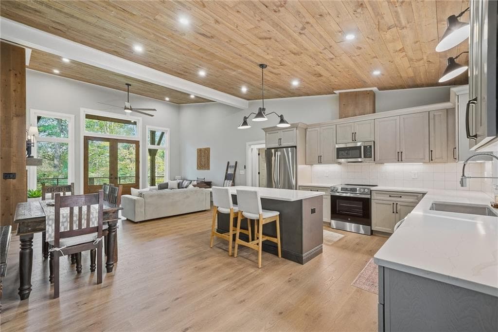 3 bedroom, 2 bathroom, 1,838 sq ft single family residence for sale at 106 Circle Drive, Ellijay, GA 30536 — photo 3