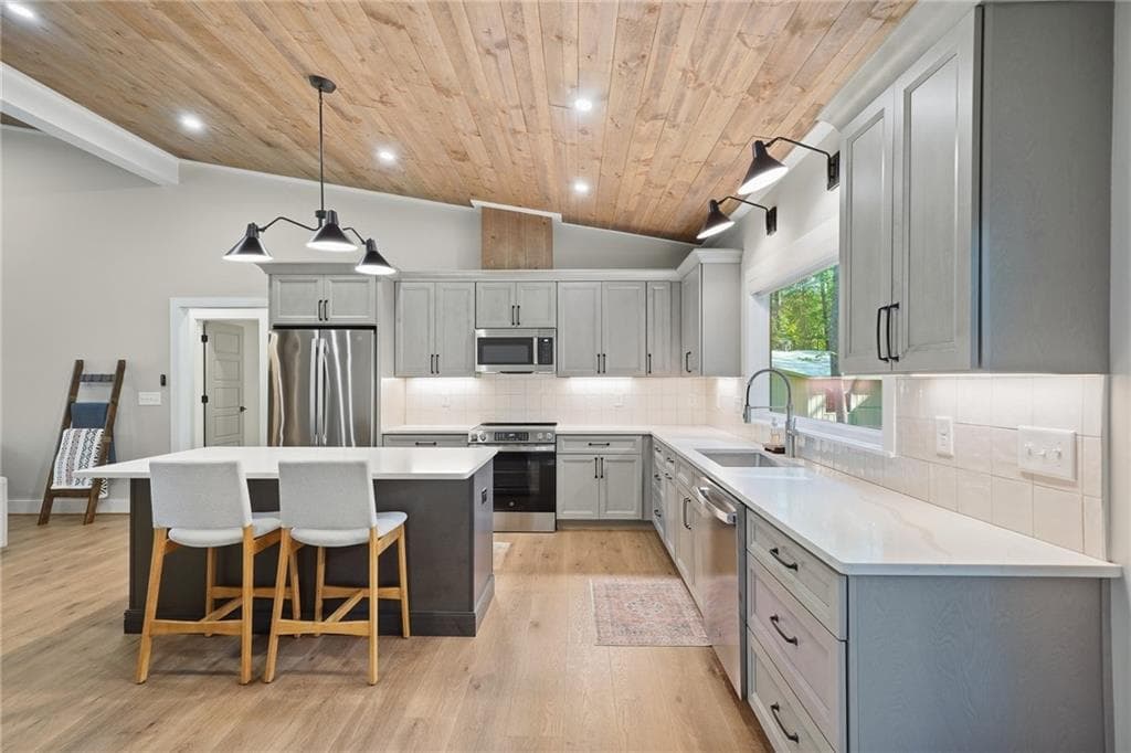 3 bedroom, 2 bathroom, 1,838 sq ft single family residence for sale at 106 Circle Drive, Ellijay, GA 30536 — photo 8