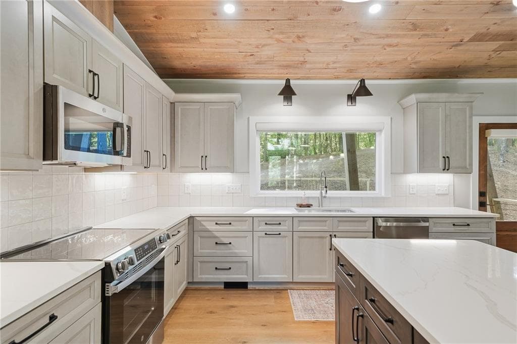 3 bedroom, 2 bathroom, 1,838 sq ft single family residence for sale at 106 Circle Drive, Ellijay, GA 30536 — photo 9