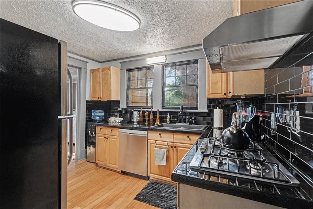 2 bedroom, 2 bathroom, 1,329 sq ft single family residence for rent at 223 Cambridge Avenue, Decatur, GA 30030 for $2,995 a month — photo 9