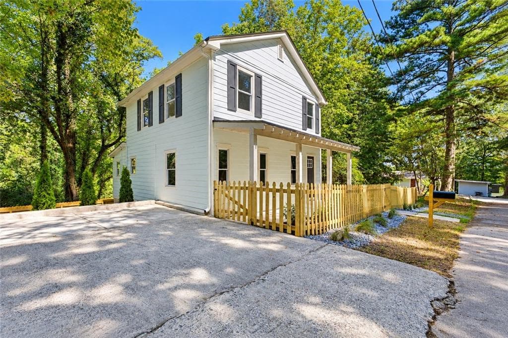 3 bedroom, 3 bathroom, 1,302 sq ft single family residence for sale at 2458 St Joseph Avenue, Atlanta, GA 30318 — photo 2