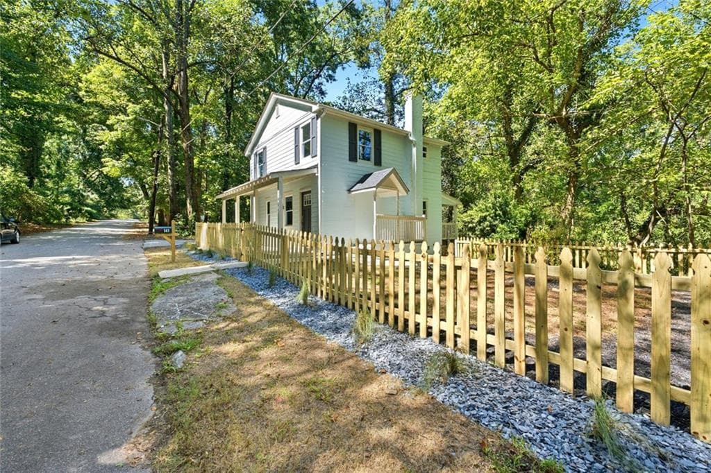 3 bedroom, 3 bathroom, 1,302 sq ft single family residence for sale at 2458 St Joseph Avenue, Atlanta, GA 30318 — photo 3