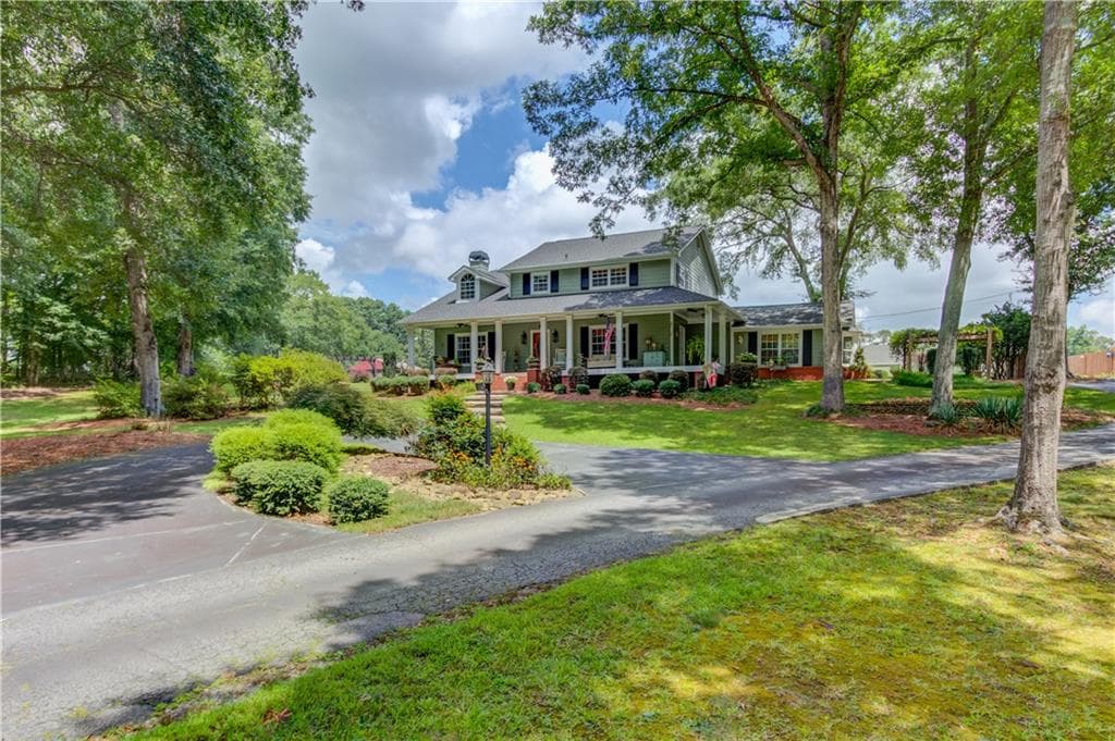 4 bedroom, 3 bathroom, 2,945 sq ft single family residence for sale at 1140 Beaver Dam Road, Hoschton, GA 30548 — photo 2
