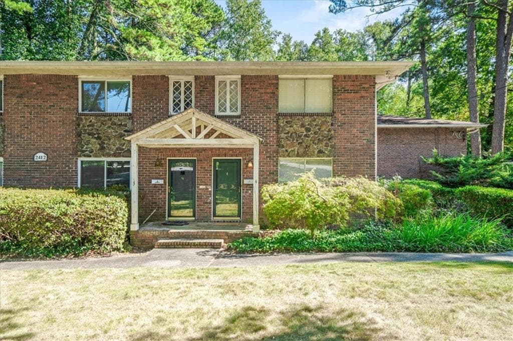 2 bedroom, 2 bathroom, 1,116 sq ft townhouse for sale at 2412 Peachwood Circle 4, Atlanta, GA 30345