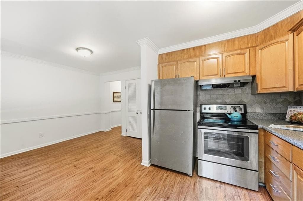 2 bedroom, 2 bathroom, 1,116 sq ft townhouse for sale at 2412 Peachwood Circle 4, Atlanta, GA 30345 — photo 3