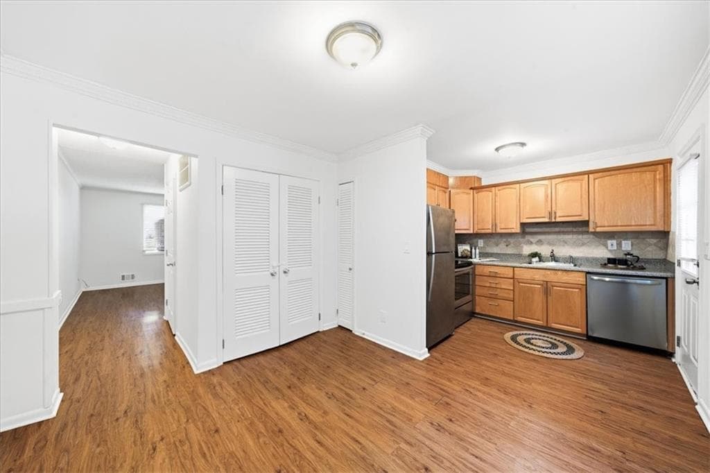 2 bedroom, 2 bathroom, 1,116 sq ft townhouse for sale at 2412 Peachwood Circle 4, Atlanta, GA 30345 — photo 8