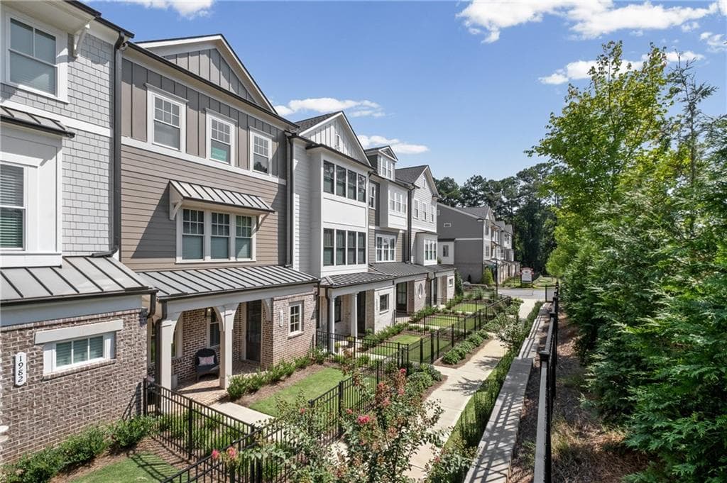 3 bedroom, 4 bathroom, 2,647 sq ft townhouse for sale at 1980 Flying Scotsman Drive 10, Kennesaw, GA 30144 — photo 4
