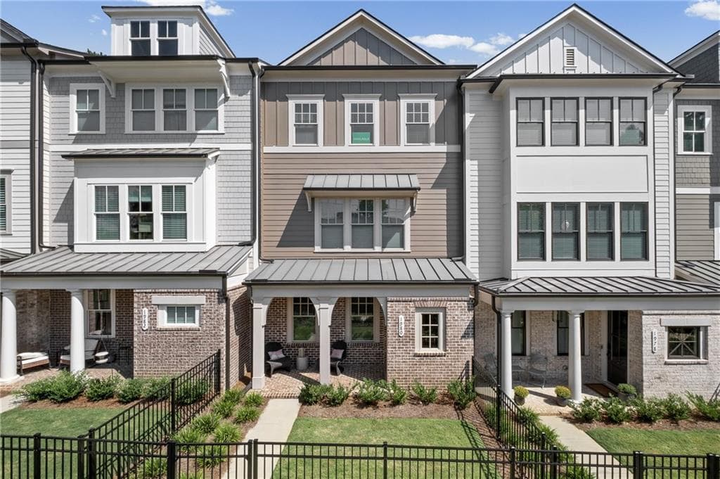 3 bedroom, 4 bathroom, 2,647 sq ft townhouse for sale at 1980 Flying Scotsman Drive 10, Kennesaw, GA 30144 — photo 2