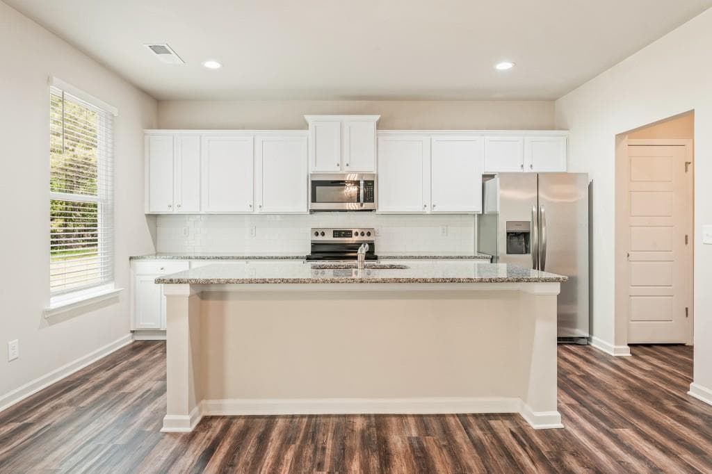 4 bedroom, 3 bathroom, 2,340 sq ft single family residence for sale at 200 Ruby Robin Road, Jefferson, GA 30549 — photo 9