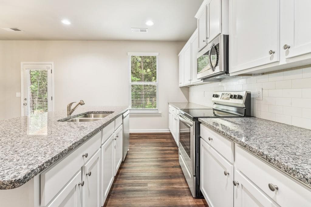 4 bedroom, 3 bathroom, 2,340 sq ft single family residence for sale at 200 Ruby Robin Road, Jefferson, GA 30549 — photo 10