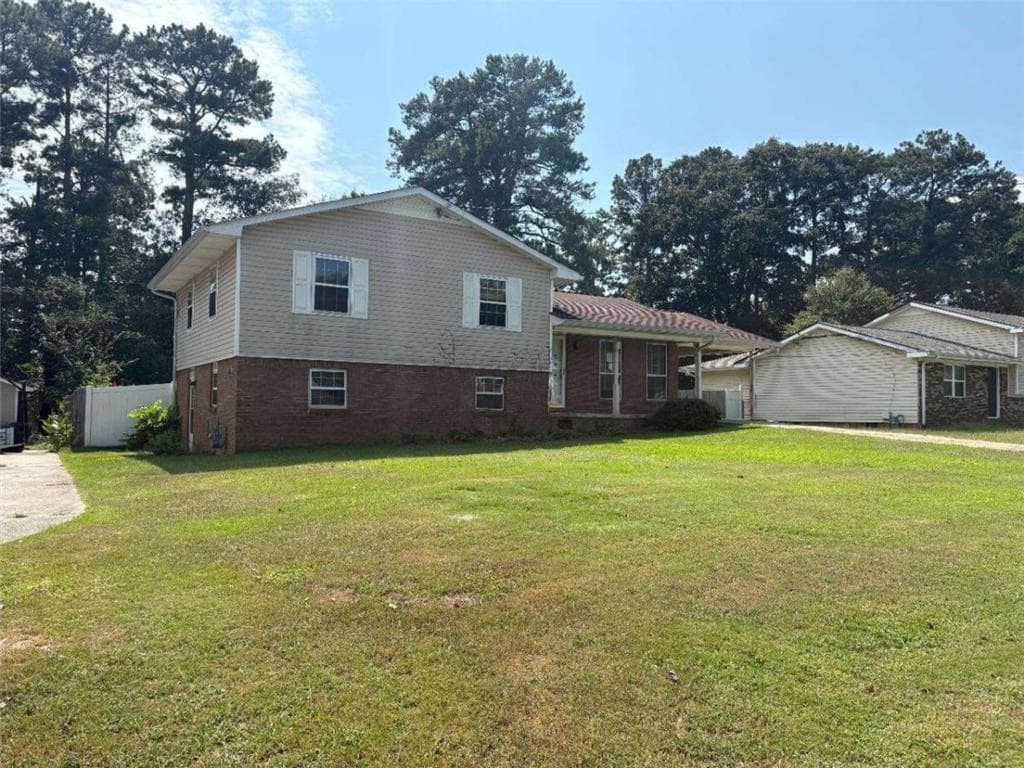 3 bedroom, 2 bathroom, 2,633 sq ft single family residence for sale at 801 S Carter Drive, Jonesboro, GA 30236 — photo 2