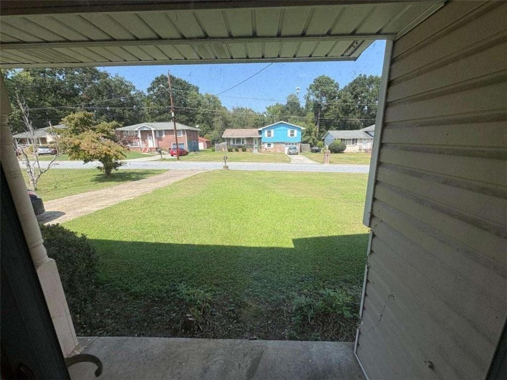 3 bedroom, 2 bathroom, 2,633 sq ft single family residence for sale at 801 S Carter Drive, Jonesboro, GA 30236 — photo 5