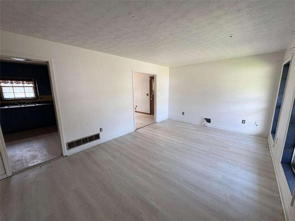 3 bedroom, 2 bathroom, 2,633 sq ft single family residence for sale at 801 S Carter Drive, Jonesboro, GA 30236 — photo 6
