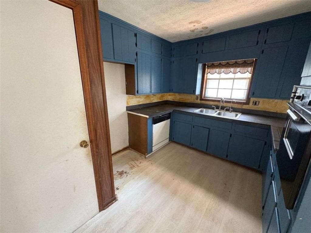 3 bedroom, 2 bathroom, 2,633 sq ft single family residence for sale at 801 S Carter Drive, Jonesboro, GA 30236 — photo 9