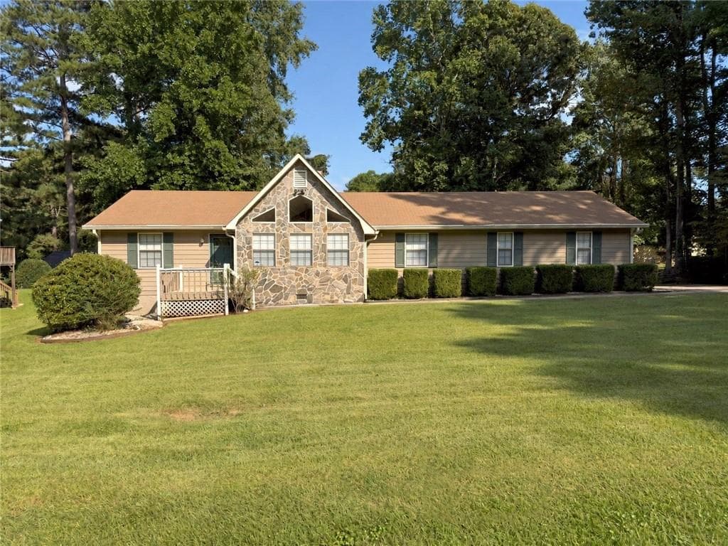 3 bedroom, 2 bathroom, 1,717 sq ft single family residence for sale at 518 Club Valley Drive, Mcdonough, GA 30281