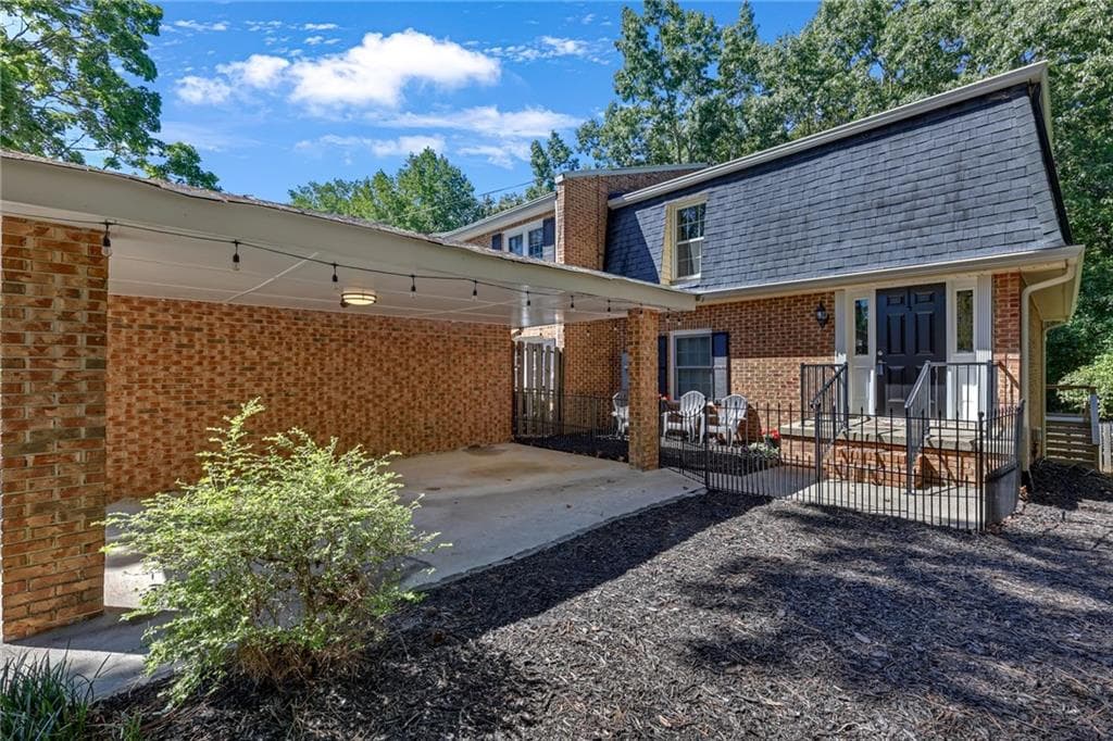 3 bedroom, 2 bathroom, 2,300 sq ft condominium for sale at 6500 Gaines Ferry Road G8, Flowery Branch, GA 30542 — photo 2